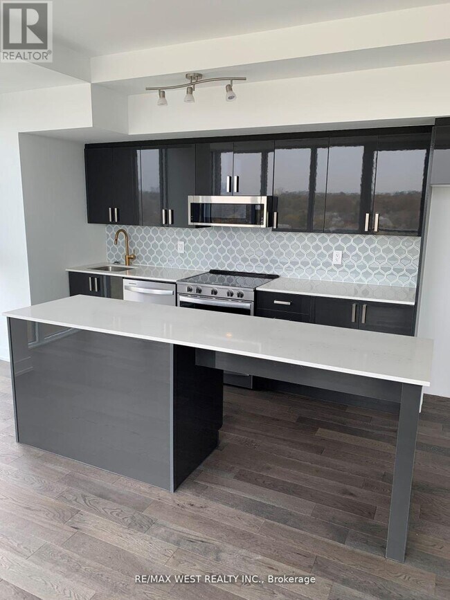 1063 Douglas McCurdy Cmn in Mississauga, ON - Building Photo - Building Photo