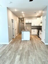 8006 Bowen St in Houston, TX - Building Photo - Building Photo