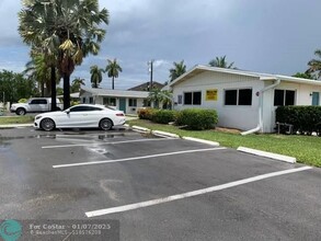 120 NE 10th Ave in Hallandale Beach, FL - Foto de edificio - Building Photo