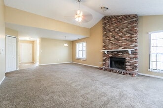 4345 Dunsany Cir in Indianapolis, IN - Foto de edificio - Building Photo