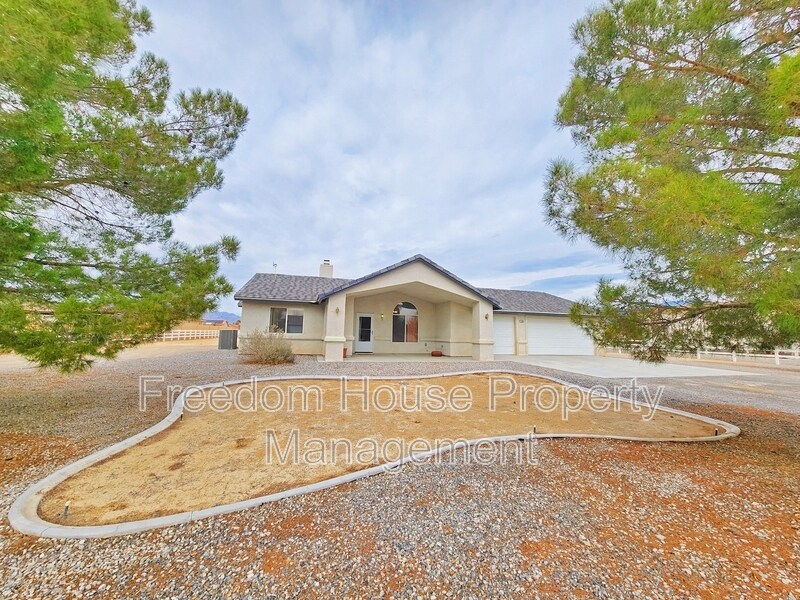 1660 Chowchilla Cir in Pahrump, NV - Building Photo