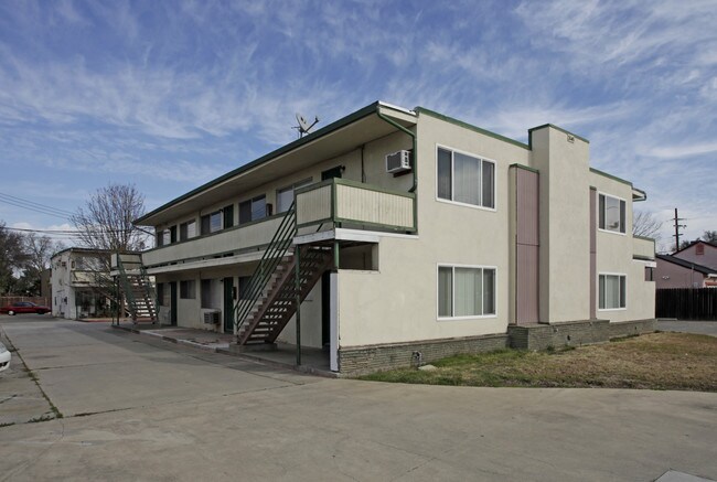 Del Rey Apartments in Sacramento, CA - Foto de edificio - Building Photo