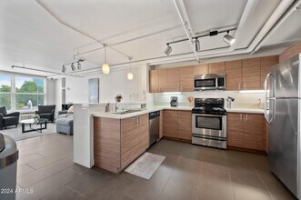 535 W Thomas Rd in Phoenix, AZ - Building Photo - Building Photo