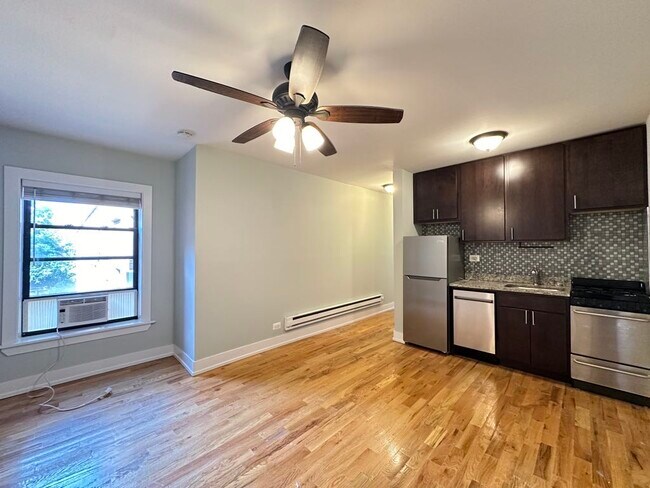 816 W Cornelia Ave, Unit A09C