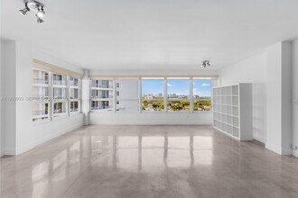 4925 Collins Ave in Miami, FL - Building Photo - Building Photo