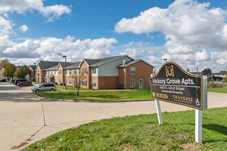 Hickory Grove Apartments in Des Moines, IA - Building Photo - Building Photo