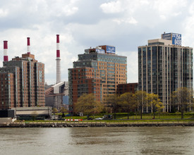 Riverwalk Landing in New York, NY - Foto de edificio - Building Photo