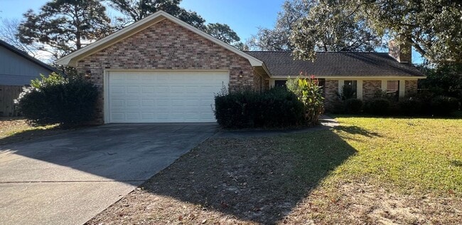 property at 3131 Oxford Cir