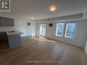 51 Hay Ln. in Barrie, ON - Building Photo - Building Photo