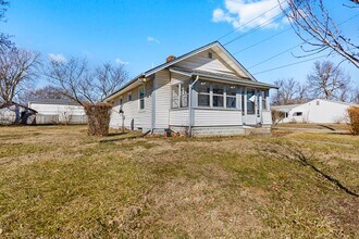 2860 Manlove Ave in Indianapolis, IN - Foto de edificio - Building Photo