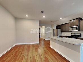 8006 Cottage Rose Dr in Austin, TX - Building Photo - Building Photo