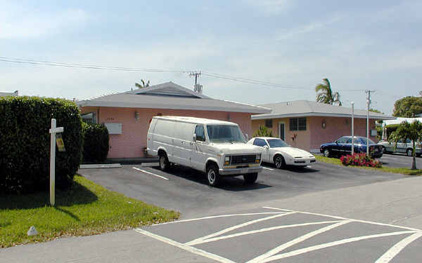 3909 NE 21st Ave in Fort Lauderdale, FL - Foto de edificio