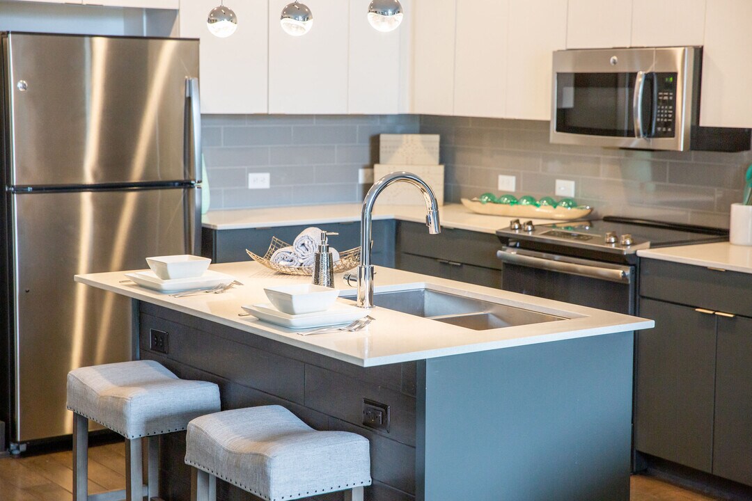 Village 21 in Nashville, TN - Building Photo