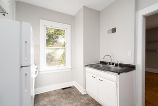 1093 24th Ave SE in Minneapolis, MN - Building Photo