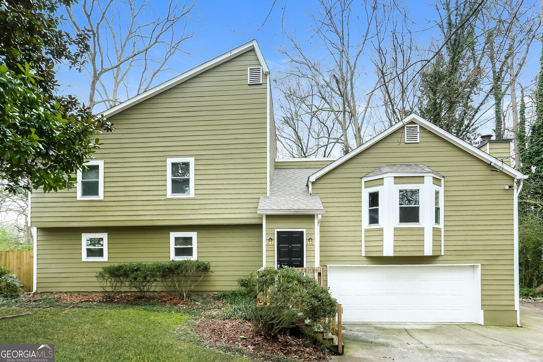 52 Debonaire Dr NW in Marietta, GA - Building Photo