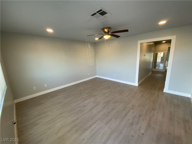466 E Sunset Rd in Henderson, NV - Building Photo - Building Photo