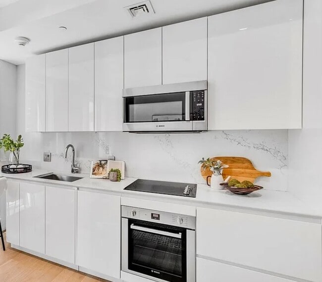 1021 Scott St, Unit 243 in San Diego, CA - Building Photo - Building Photo