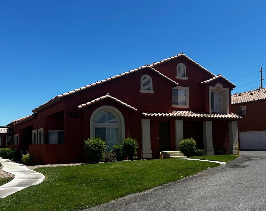 Charleston Court Townhomes in Las Vegas, NV - Building Photo