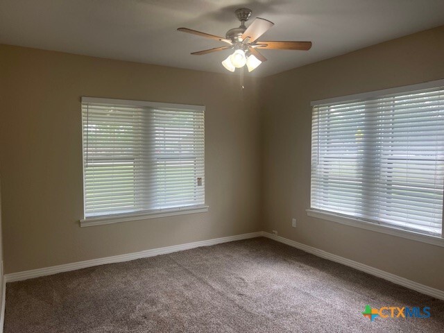 303 San Marcos Hwy in Luling, TX - Building Photo