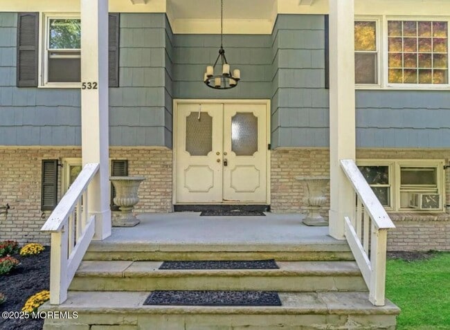 property at 532 Frank Applegate Rd