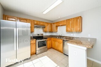 1909 Falling Star Ln in Lutz, FL - Building Photo - Building Photo