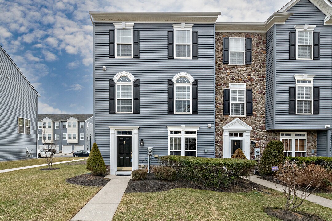 7 Swan Ct in Delran, NJ - Building Photo