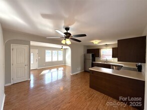 1601 Starbrook Dr in Charlotte, NC - Building Photo - Building Photo