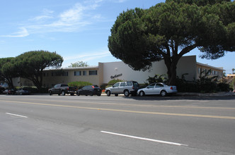 Pine Terrace Apartments - PTerrace in San Diego, CA - Foto de edificio - Building Photo