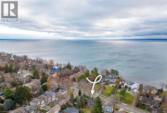 2317 Lakeshore Rd. in Burlington, ON - Building Photo - Building Photo