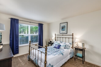Hidenwood - Hiden Place Apartments in Newport News, VA - Foto de edificio - Interior Photo
