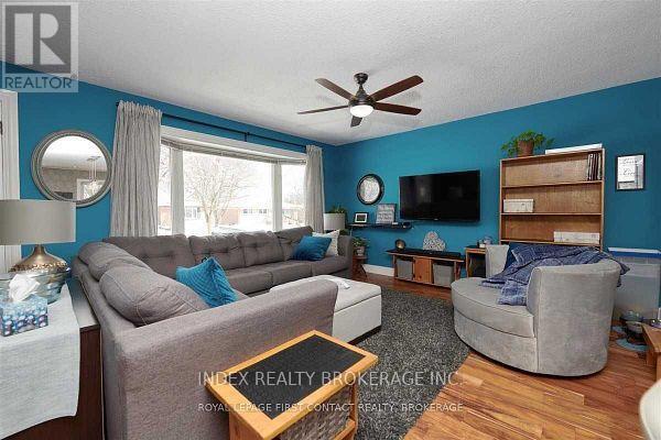 18 Bothwell Crescent in Barrie, ON - Building Photo - Building Photo