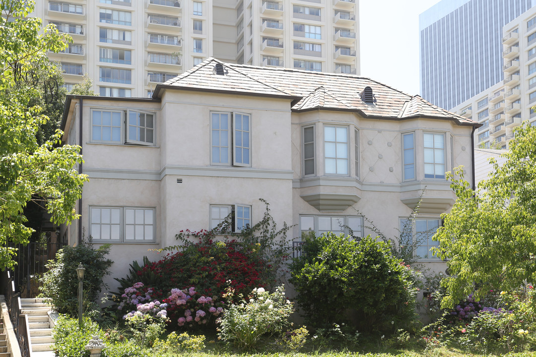 429 Shirley Pl in Beverly Hills, CA - Building Photo