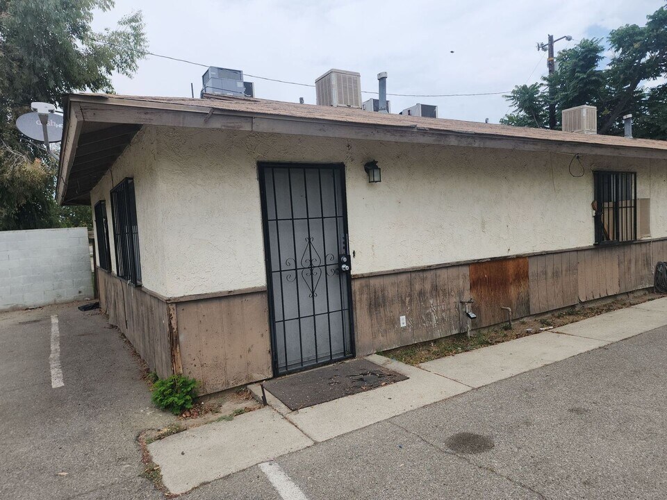1100 Ralston St in Bakersfield, CA - Building Photo