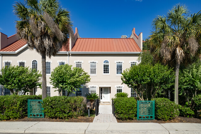 Thunderbolt Harbor Condominiums in Savannah, GA - Foto de edificio - Building Photo