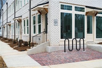 9040 Main St in Woodstock, GA - Building Photo - Building Photo