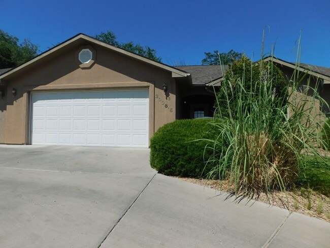 property at 3006 1/2 Oakwood Dr