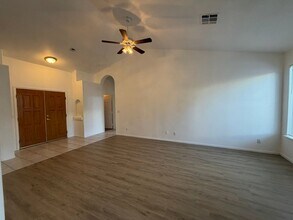 4616 Imperial Beach Ave in North Las Vegas, NV - Building Photo - Building Photo