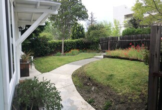 2835 Whipple Ave in Redwood City, CA - Foto de edificio - Building Photo