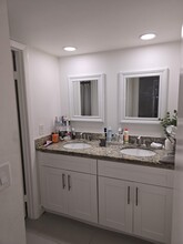 1560 Forest Lakes Cir in West Palm Beach, FL - Foto de edificio - Building Photo
