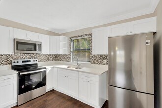 8405 N Alaska St, Unit A in Tampa, FL - Building Photo - Building Photo