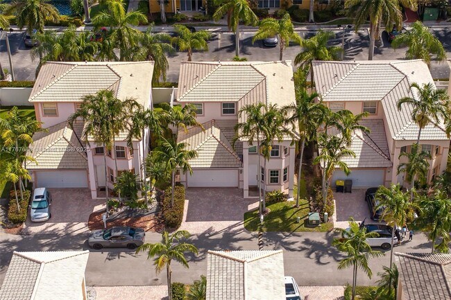 208 SE 15th St in Dania Beach, FL - Building Photo - Building Photo