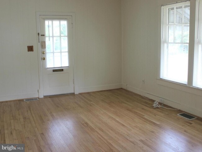 6454 Holyoke Dr in Annandale, VA - Building Photo - Building Photo