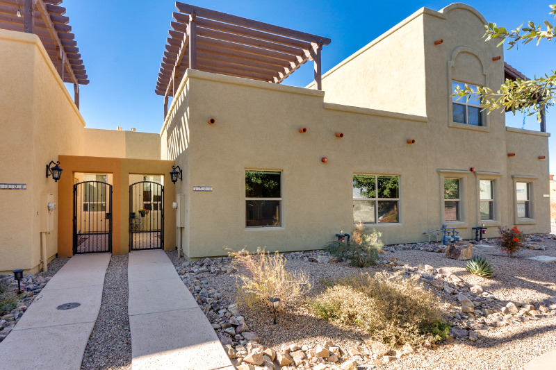 1504 Golden Gate Wy in Tubac, AZ - Building Photo