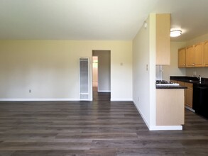 Seminary, 449-479* in Napa, CA - Building Photo - Interior Photo