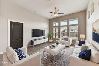 225 Shirley Dr in Buda, TX - Foto de edificio - Building Photo