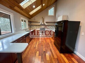 212-212A Crest Dr in Eugene, OR - Building Photo - Building Photo