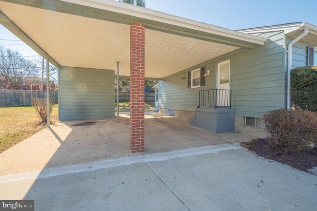 property at 7 Cedar Bluff Ct