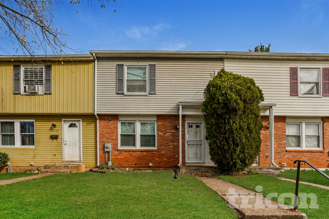 12345 Bonfire Dr in Reisterstown, MD - Foto de edificio