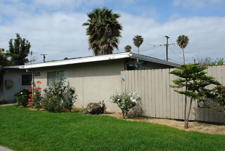 2275 Pomona Ave in Costa Mesa, CA - Building Photo - Building Photo