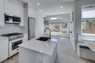 216 10th Ave E in Seattle, WA - Building Photo - Building Photo